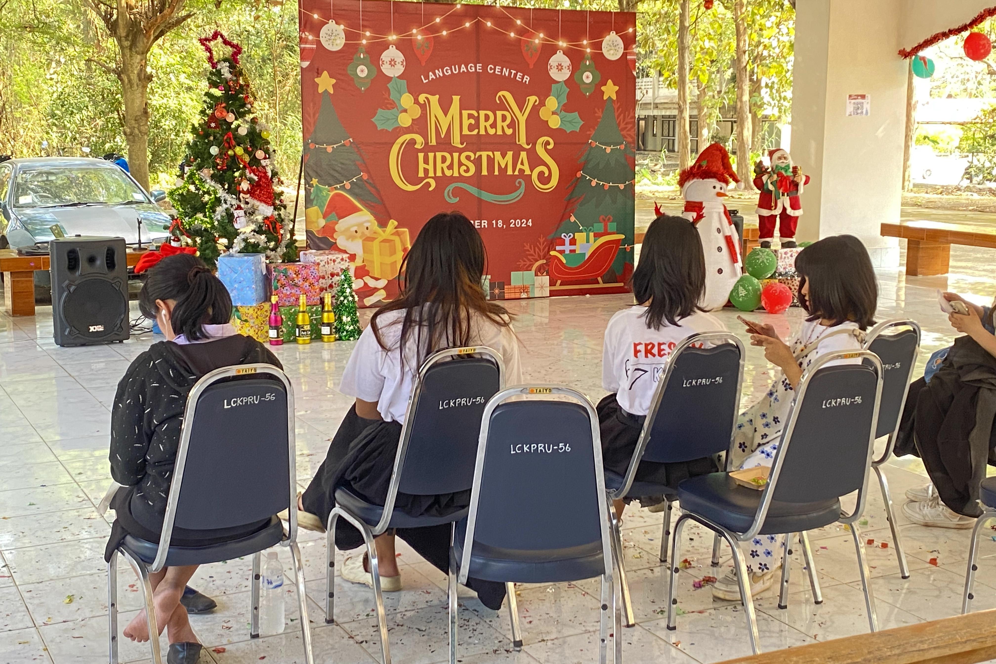 102. กิจกรรมนิทรรศการภาษาต่างประเทศ Christmas Day